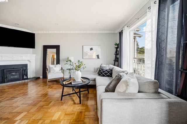 251 Alexander Ave, Daly City, CA 94014
