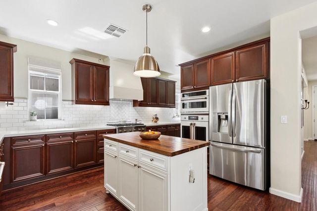 2035 Camp Whitney Cir, Rocklin, CA 95765