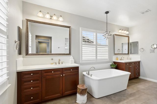 2035 Camp Whitney Cir, Rocklin, CA 95765