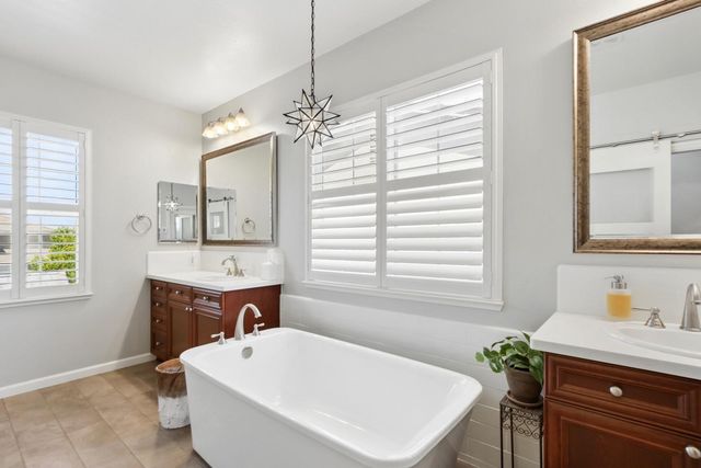 2035 Camp Whitney Cir, Rocklin, CA 95765