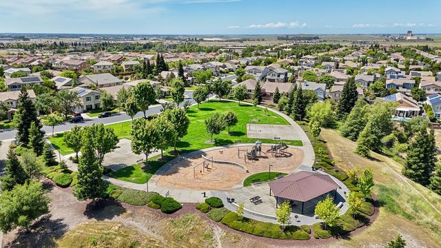 2035 Camp Whitney Cir, Rocklin, CA 95765