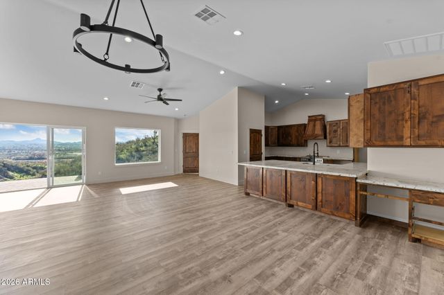 55 E Mosey Way, Wickenburg, AZ 85390