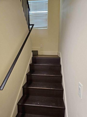 219 S Robinson ST A, Taylor, TX 76574