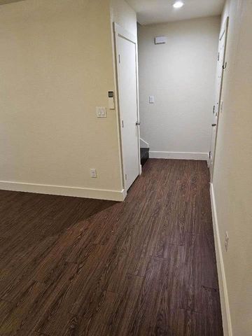219 S Robinson ST A, Taylor, TX 76574