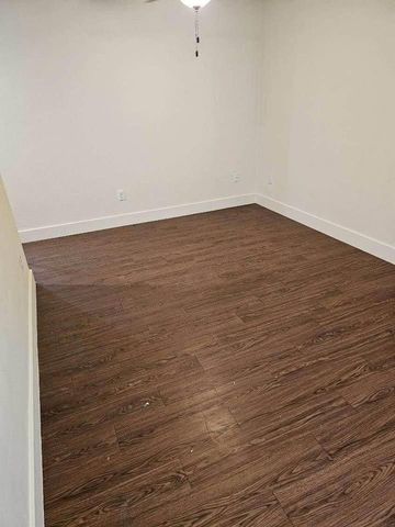 219 S Robinson ST A, Taylor, TX 76574
