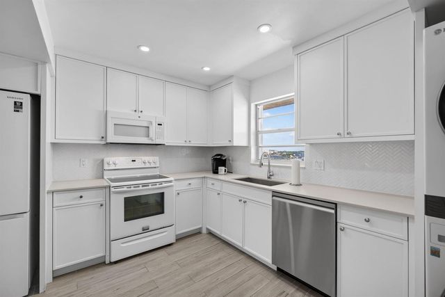 801 Lake Shore Drive 716, Lake Park, FL 33403