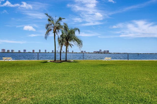 801 Lake Shore Drive 716, Lake Park, FL 33403