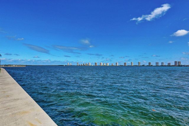 801 Lake Shore Drive 716, Lake Park, FL 33403