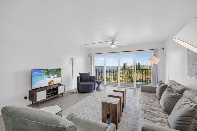 801 Lake Shore Drive 716, Lake Park, FL 33403