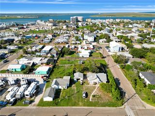 325 E Oaks Ave, Port Aransas, TX 78373