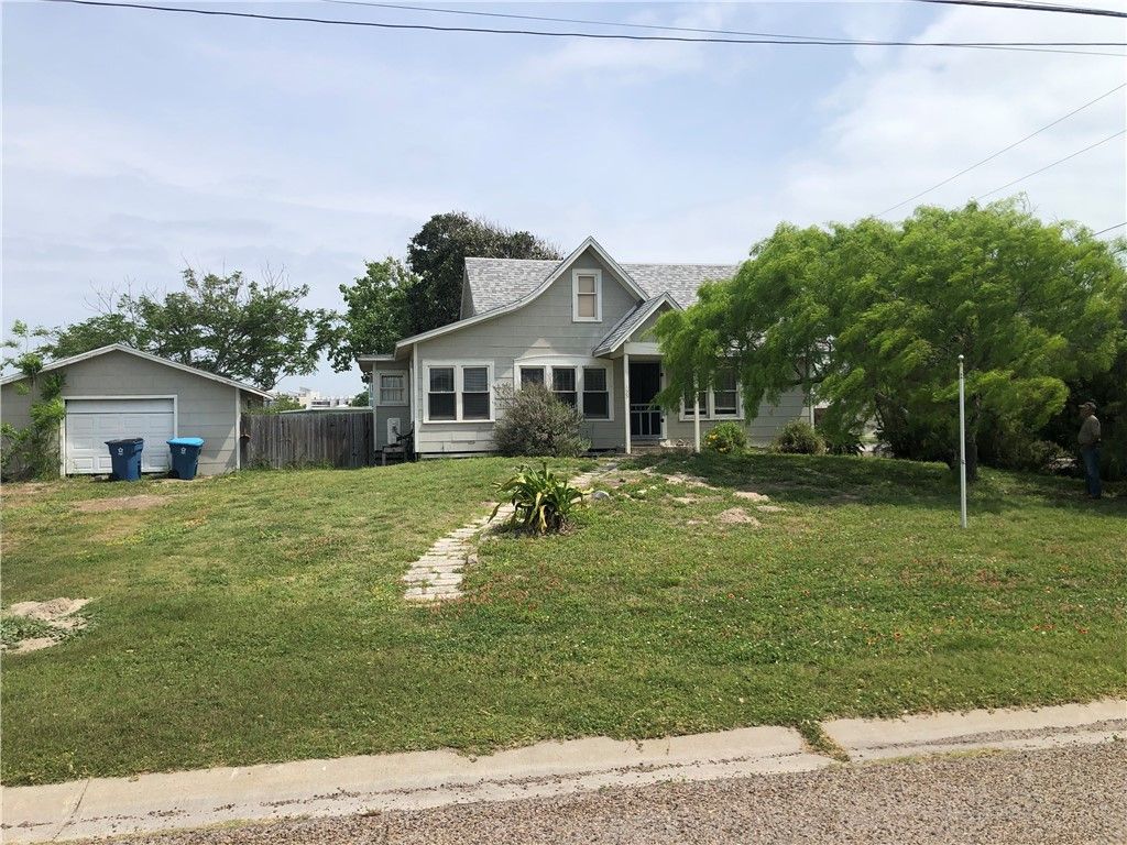 325 E Oaks Ave, Port Aransas, TX 78373 — photo 3