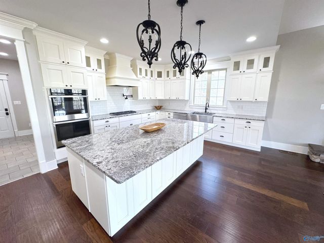 1 Sylvias Way SE, Huntsville, AL 35803