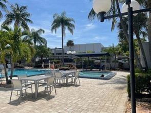 1100 SE 5th Court 53, Pompano Beach, FL 33060