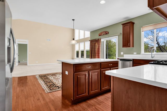 1575 McClellan Drive, Lindenhurst, IL 60046