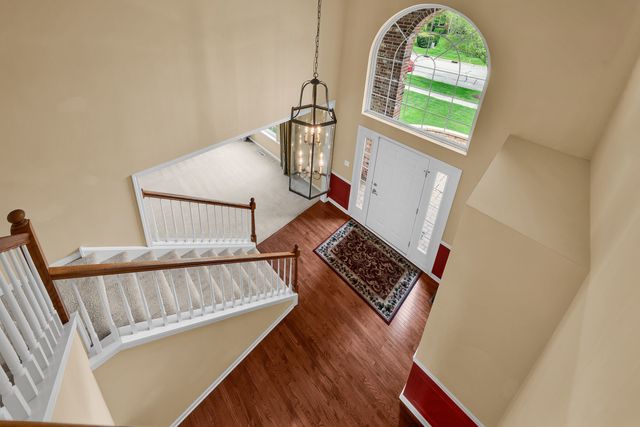 1575 McClellan Drive, Lindenhurst, IL 60046