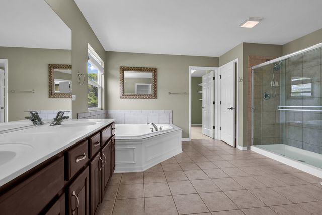 1575 McClellan Drive, Lindenhurst, IL 60046