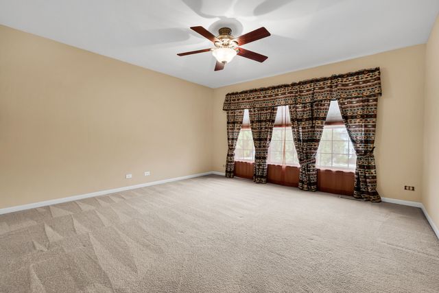 1575 McClellan Drive, Lindenhurst, IL 60046