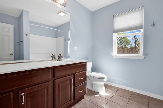 1575 McClellan Drive, Lindenhurst, IL 60046