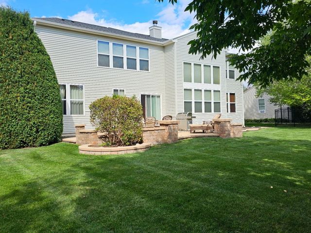 1575 McClellan Drive, Lindenhurst, IL 60046