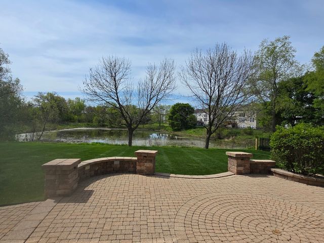 1575 McClellan Drive, Lindenhurst, IL 60046