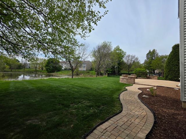 1575 McClellan Drive, Lindenhurst, IL 60046