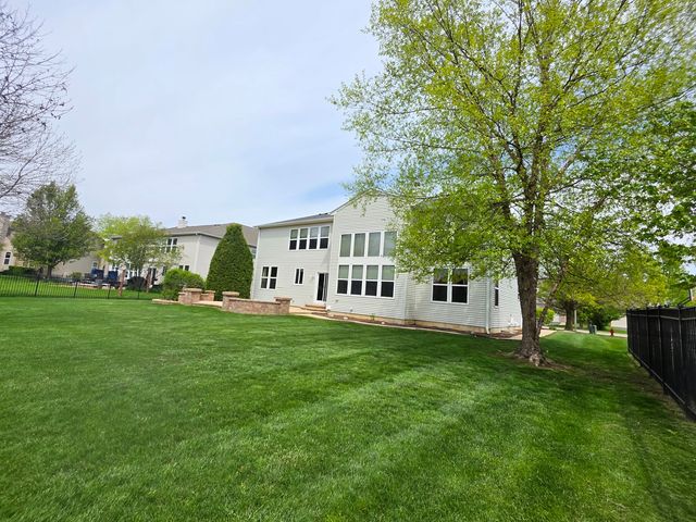 1575 McClellan Drive, Lindenhurst, IL 60046