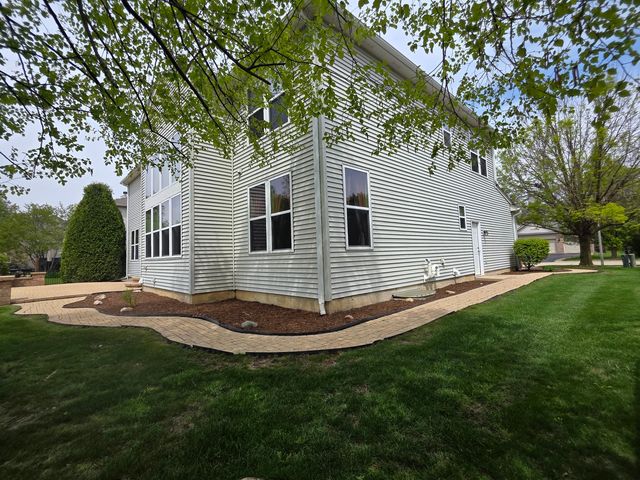 1575 McClellan Drive, Lindenhurst, IL 60046