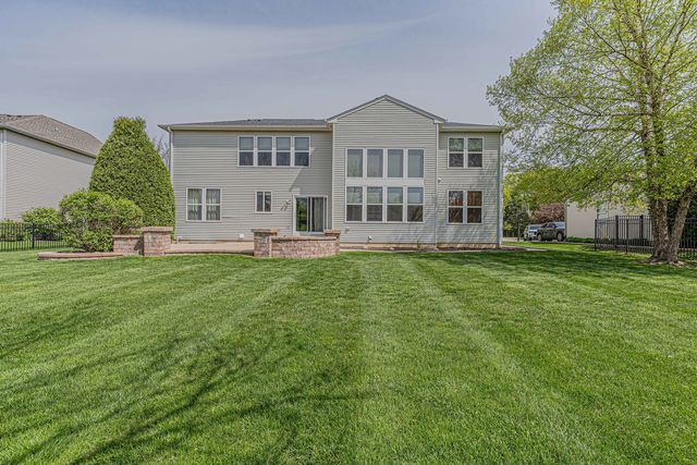 1575 McClellan Drive, Lindenhurst, IL 60046