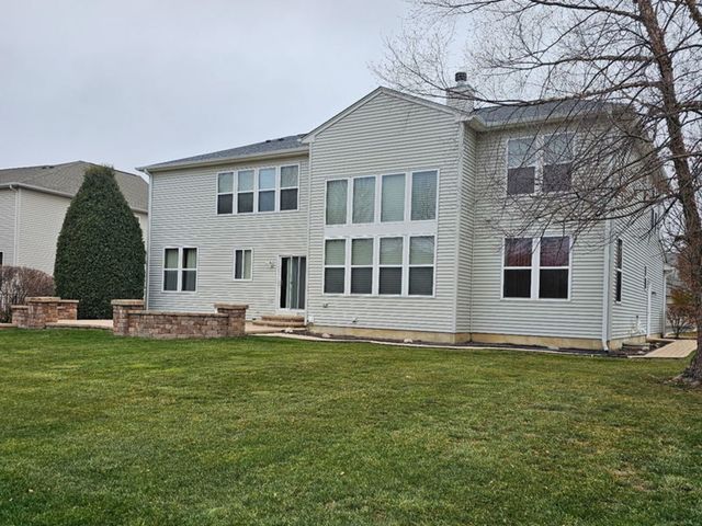 1575 McClellan Drive, Lindenhurst, IL 60046