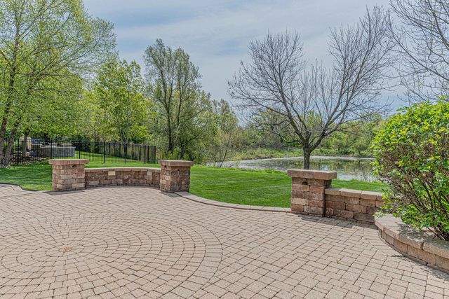 1575 McClellan Drive, Lindenhurst, IL 60046