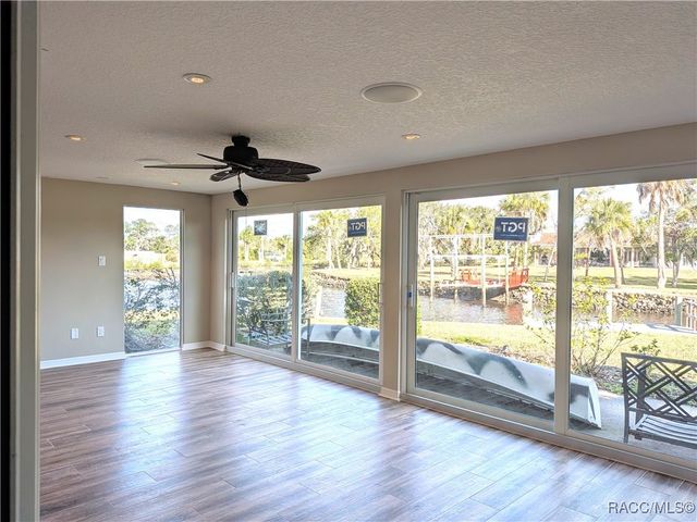 11576 W Kingfisher Court, Crystal River, FL 34429