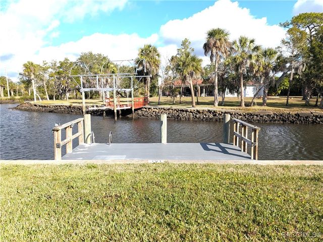 11576 W Kingfisher Court, Crystal River, FL 34429