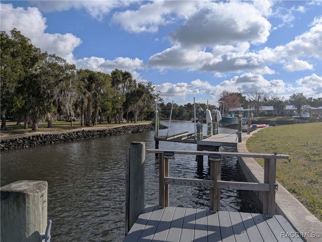 11576 W Kingfisher Court, Crystal River, FL 34429