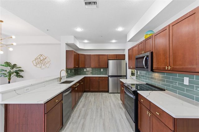 642 WELLS COURT 402, Clearwater, FL 33756