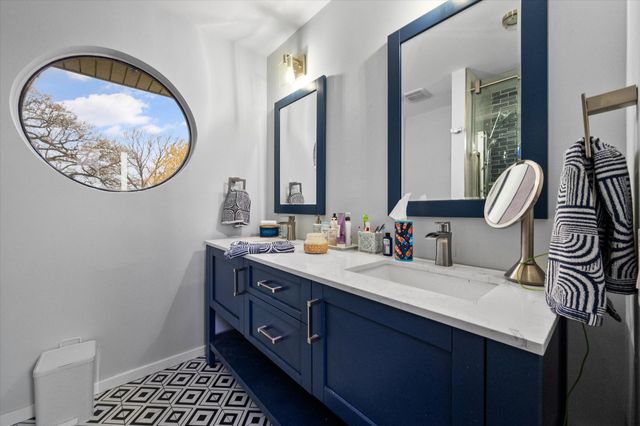 811 Turnberry Drive, Mansfield, TX 76063