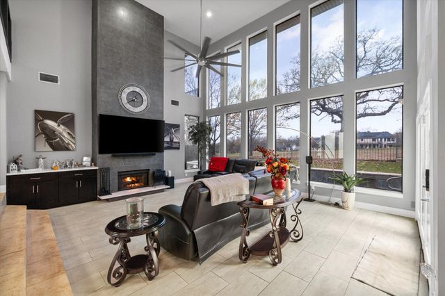 811 Turnberry Drive, Mansfield, TX 76063