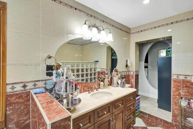 2711 SW 117th Ct, Miami, FL 33175