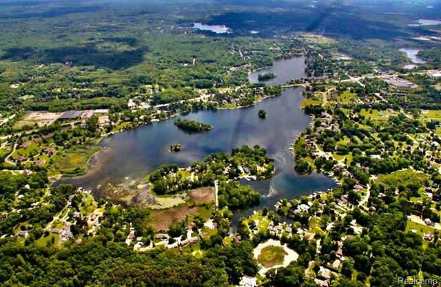 10418 KING Road, Springfield Twp, MI 48350