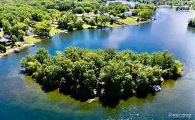 10418 KING Road, Springfield Twp, MI 48350