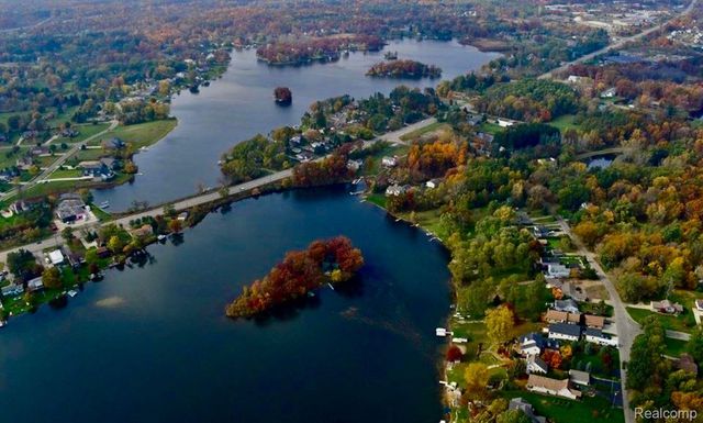 10418 KING Road, Springfield Twp, MI 48350