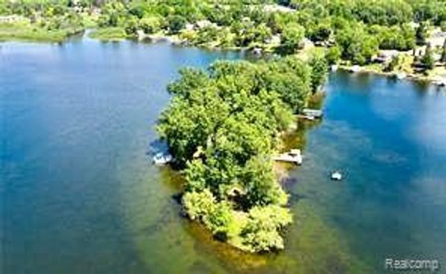 10418 KING Road, Springfield Twp, MI 48350