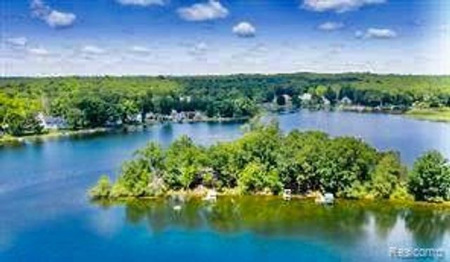 10418 KING Road, Springfield Twp, MI 48350