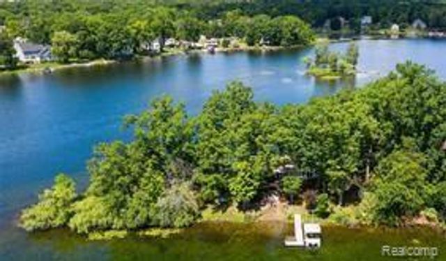 10418 KING Road, Springfield Twp, MI 48350