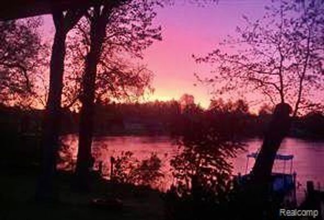 10418 KING Road, Springfield Twp, MI 48350