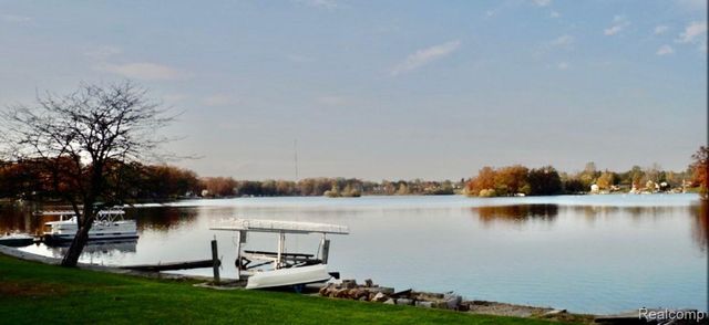 10418 KING Road, Springfield Twp, MI 48350