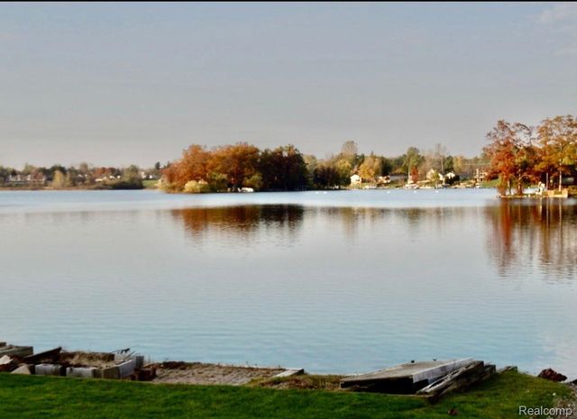 10418 KING Road, Springfield Twp, MI 48350