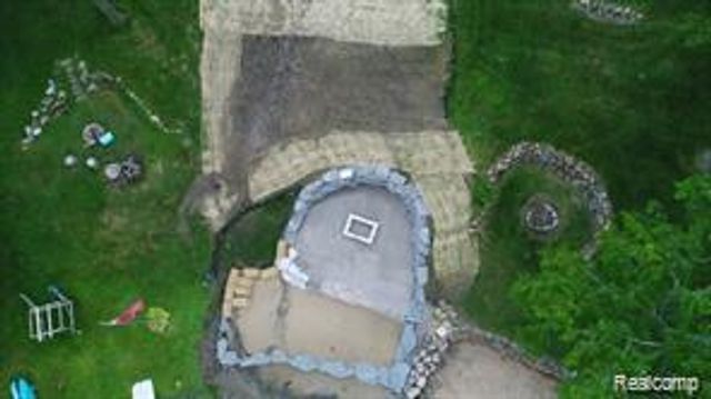 10418 KING Road, Springfield Twp, MI 48350