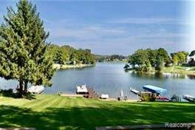 10418 KING Road, Springfield Twp, MI 48350