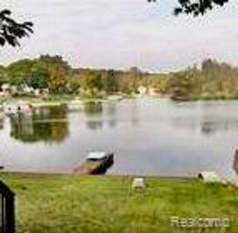 10418 KING Road, Springfield Twp, MI 48350