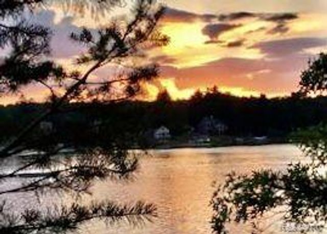 10418 KING Road, Springfield Twp, MI 48350